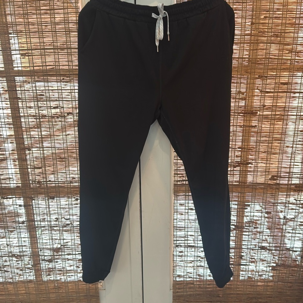 Vuori Performance jogger. Black